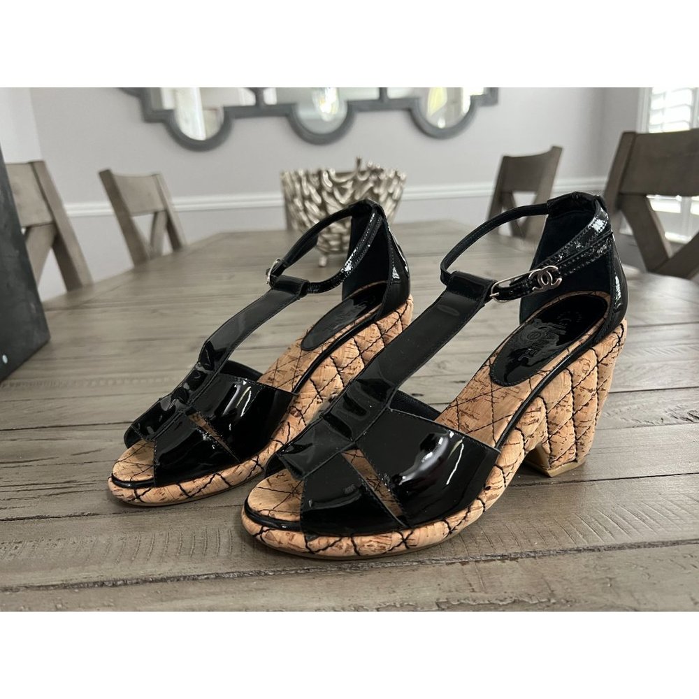 CHANEL 2007 Patent Cork Quilted CC Wedge Platform T Strap Sandals Size 37 7